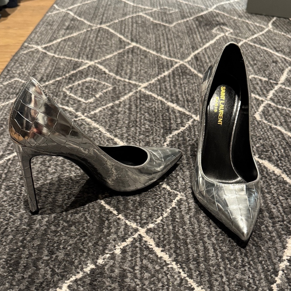 Saint Laurent Silver Metallic Lambskin Pumps - Picture 3 of 6